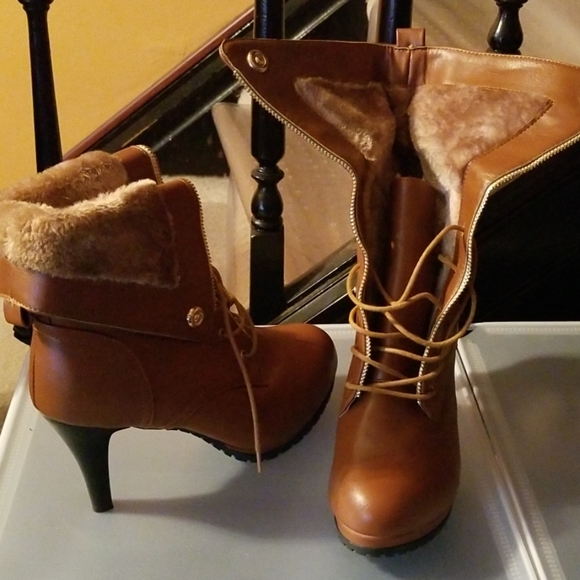 Fashion Boots - Picture 3 of 4